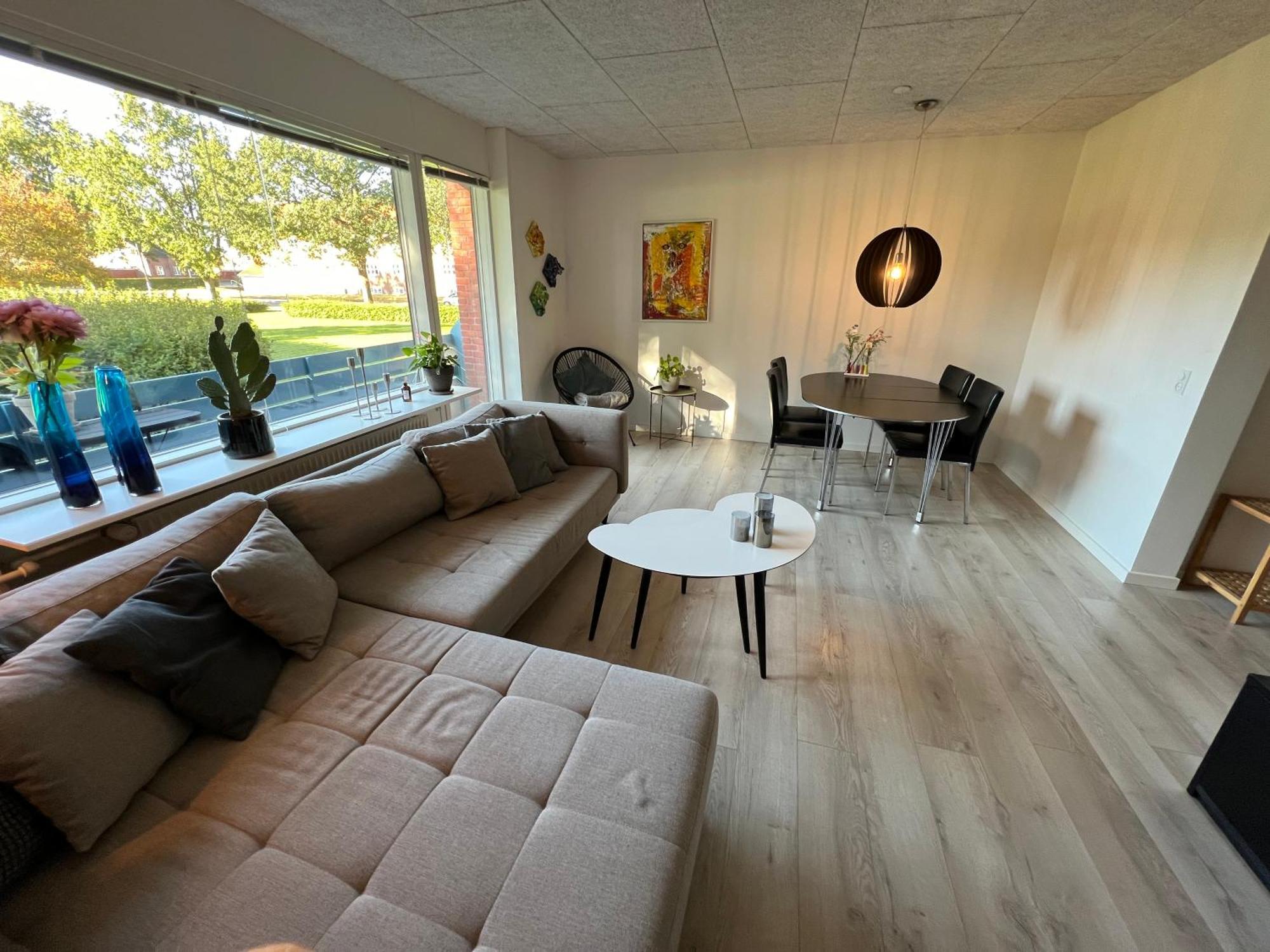 Nyrenoveret Lejlighed Med Balkon Og Parkering إيسبيرغ المظهر الخارجي الصورة